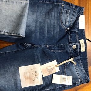 NWT. Jessica Simpson’s kiss me ankle skinny